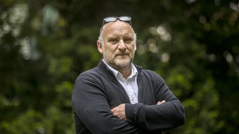 Fotografija: »Svobodni umetnik je ves čas v situaciji, ki se zdi krivična, četudi ga nihče ne sili v to,« je poudaril Kočica. Foto Voranc Vogel