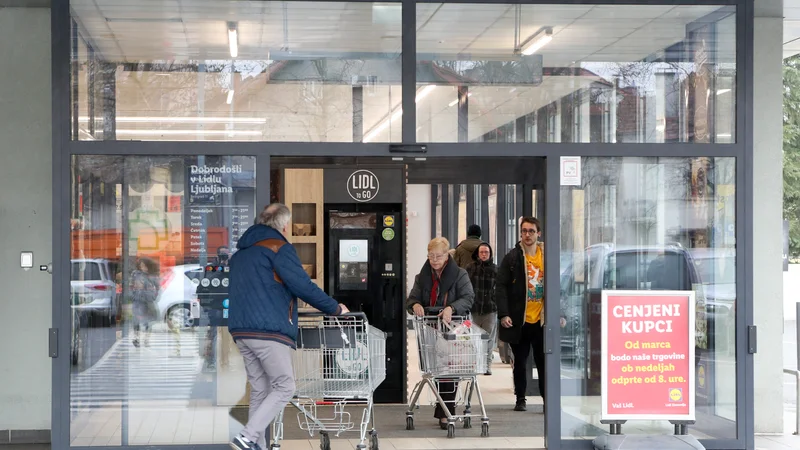 Fotografija: Podobno kot pred 15 leti se bo tudi tokrat postavilo vprašanje, ali je omejitev 200 kvadratnih metrov skladna z ustavo in svobodno gospodarsko pobudo ali pa neenakomerno posega v ustavne pravice trgovcev. Foto: Marko Feist