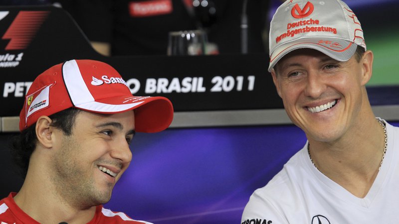 Fotografija: Felipe Massa (levo) močno upa, da se bo Michael Schumacher nekega lepega dne spet pojavil na dirkališču. FOTO: Reuters