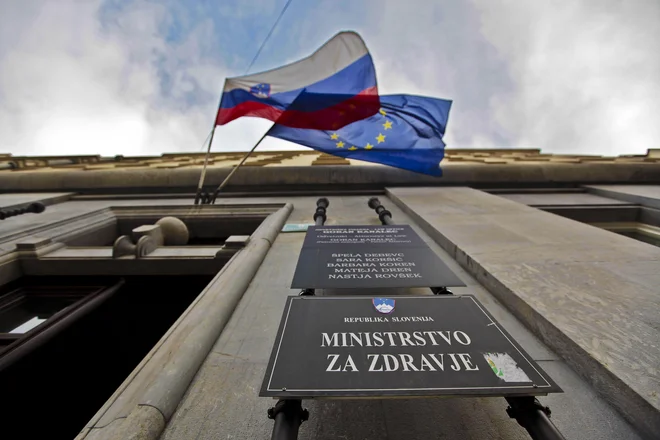 Ministrstvu za zdravje tudi skrivalnice okoli izbire vodilnih kadrov ne pomagajo, da bi na ključne položaje postavilo učinkovite ljudi. FOTO: Jože Suhadolnik