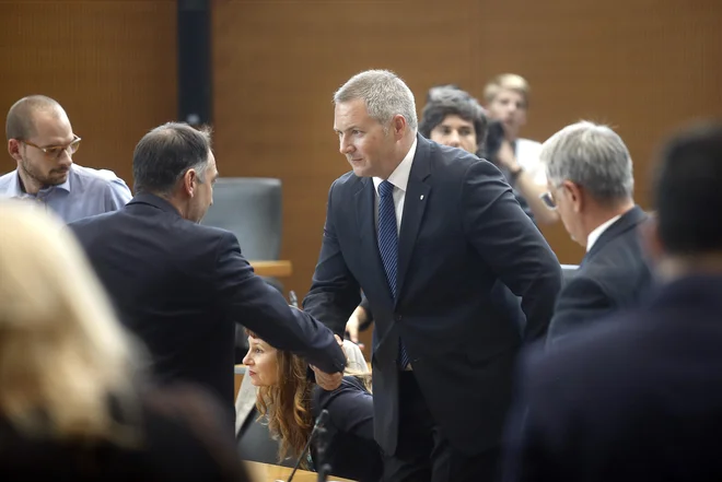 Čestitke ob izvolitvi novega predsednika DZ Dejana Židana. FOTO: Blaž Samec