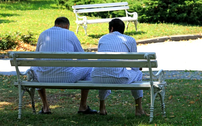 Kako je mogoče, da slovenski bolniki toleriramo tako neurejenost sistema? FOTO: Blaž Samec