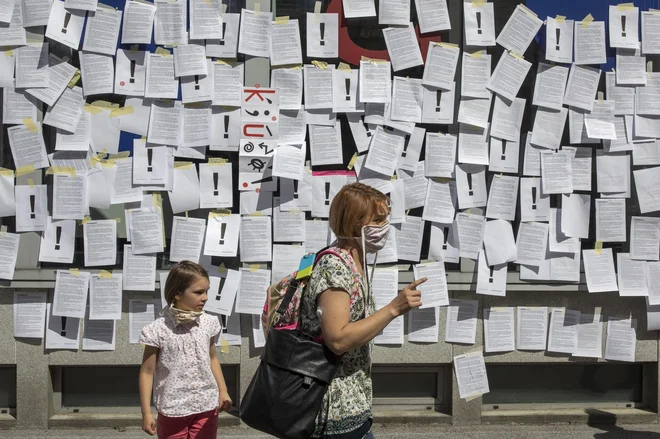 V aktivu so spomnili, da so dejavnosti, ki se sproščajo in jih v videu naslavlja sekretarka, v mesecih nedela za časa epidemije okrnjene za vsaj polovico. FOTO: Voranc Vogel/Delo