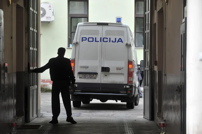 Neuradno hrvaški policisti in Uskok v zvezi s Hrvaškimi gozdovi preiskujejo okoli deset ljudi. FOTO:&nbsp;Damir Krajac/Cropix