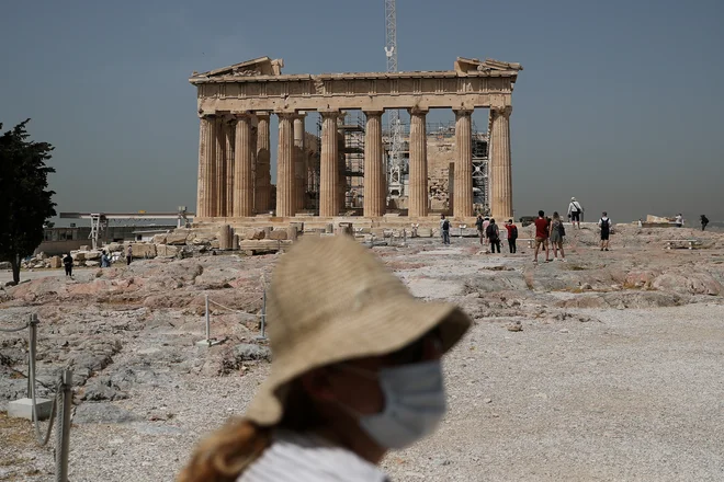 Grške oblasti so danes objavile seznam 29 držav, s katerimi bodo 15. junija odprle meje za turistične obiske, so sporočili z grškega veleposlaništva v Sloveniji. FOTO: Reuters