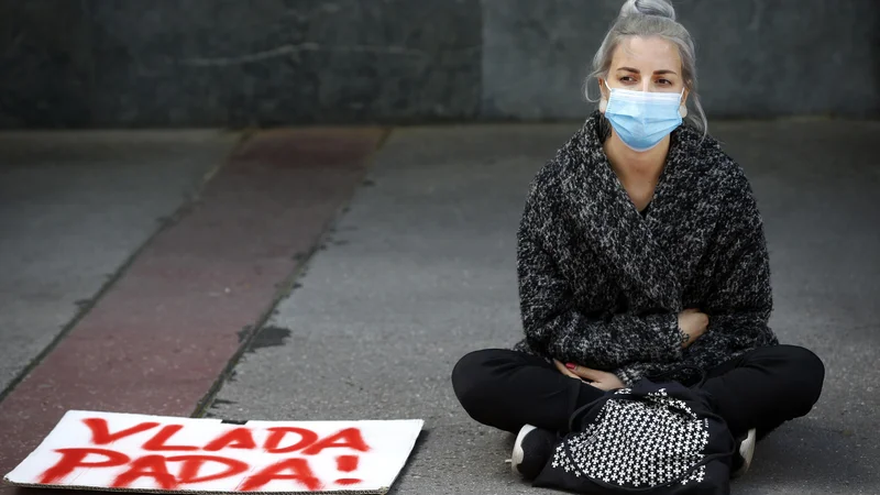 Fotografija: Protest pred ministrstvom za okolje in prostor. FOTO: Matej Družnik