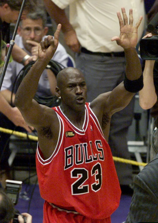 Pri Michaelu Jordanu je cilj vedno upravičeval sredstva, tudi zato je s Chicago Bulls osvojil šest naslovov prvaka v ligi NBA. FOTO: Reuters