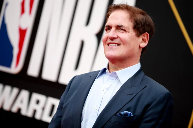 Mark Cuban predlaga, da se v nadaljevanju zaradi pandemije novega koronavirusa prekinjene sezone v končnici meri 20 ekip namesto običajnih 16. FOTO: AFP