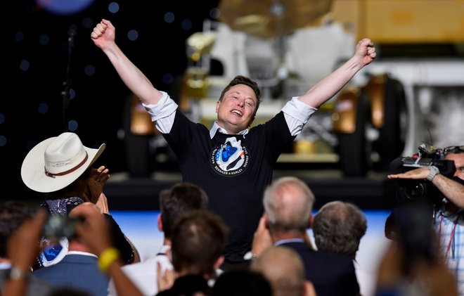 Elon Musk se je tako veselil uspeha. A je hitro dodal, da je dela še veliko. FOTO: Steve Nesius/Reuters