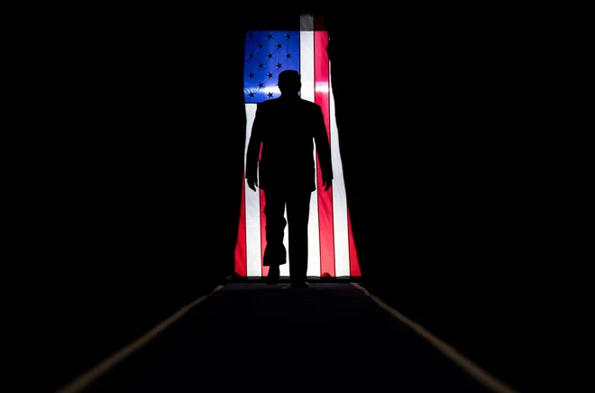 Ameriški predsednik Donald Trump se bojuje na več frontah hkrati, doma in po svetu, zadnja je s Svetovno zdravstveno organizacijo. FOTO: AFP