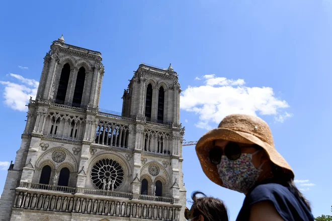 Sredi aprila je minilo eno leto, odkar so znamenito pariško katedralo Notre-Dame zajeli uničujoči plameni. FOTO:&nbsp;Alain Jocard/AFP