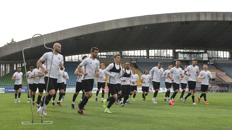 Fotografija: Nogometaši Maribora so se med prvimi začeli pripravljati na svojem štadionu. FOTO: NK Maribor