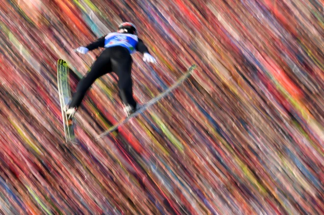 Killian Peier je presenetljivo vodil po polovici tekme. FOTO: Joe Klamar/AFP