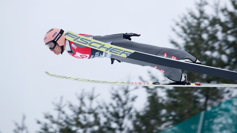 Fotografija: Svetovni rekorder Stefan Kraft ostaja vodilni na norveški turneji, a zadnja dva dneva ga čaka še hud boj za 60.000 evrov. FOTO: AFP