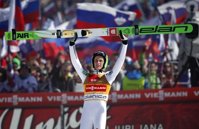 Odkar je Peter Prevc v rezultatski krizi, domače zmage v Planici niso več samoumevne. FOTO: Matej Družnik/Delo