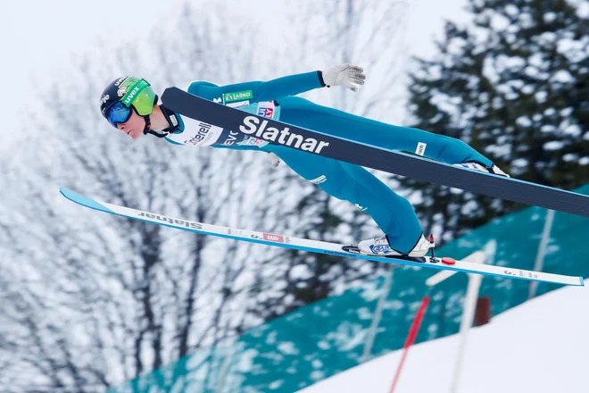 Domen Prevc je z znaskokom dobil prvo serijo. FOTO: Reuters