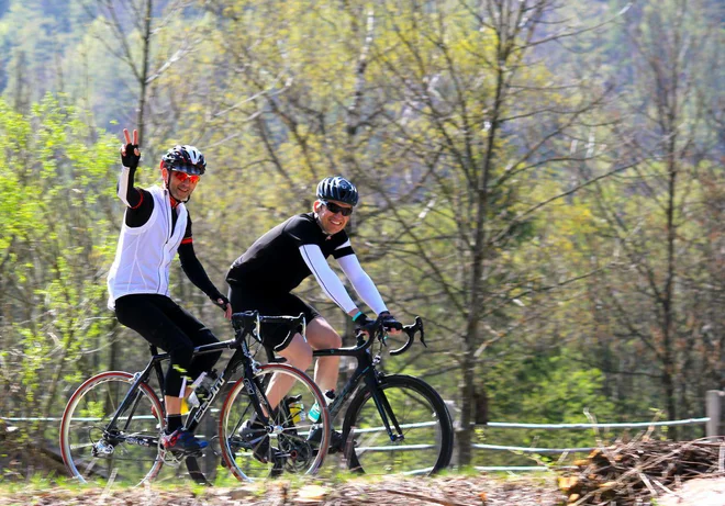 Višina krmila oziroma razmerje med sedežem in krmilom je odvisno od kolesarjeve gibčnosti v spodnjem delu hrbta in načina vožnje, ta je športni, rekreacijski ali turistični. FOTO: Irma Baloh