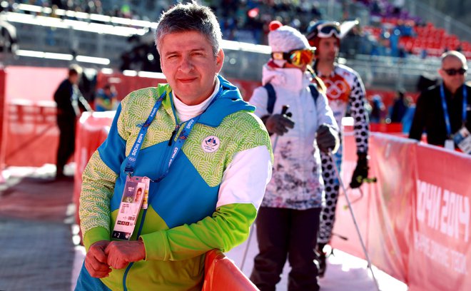 Dr. Matjaž Turel ima veliko izkušenj s športniki, je član zdravniške komisije pri OKS in zdravnik reprezentance v alpskem smučanju. Bil je tudi vodja zdravniške službe v slovenski odpravi na zimskih olimpijskih igrah v Sočiju leta 2014. FOTO: Matej Družni