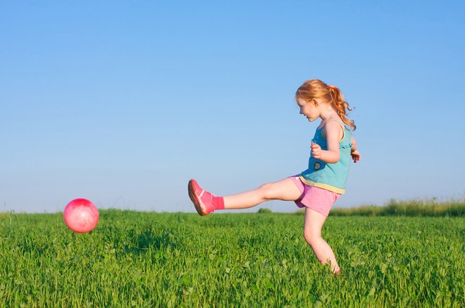 Igre z žogo sodijo med vadbo, s katero skrbimo tudi za zdravje kosti. FOTO: Shutterstock