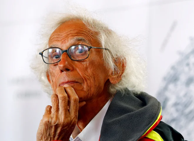 Christo je bil letnik 1935. Njegovo pravo ime je bilo&nbsp;Kristo Vladimirov Javačev. FOTO:&nbsp;Stefano Rellandini/Reuters