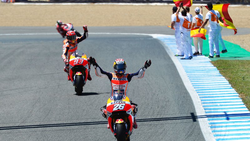 Fotografija: Ni še jasno, koliko dirk bosta letos imela španska asa Dani Pedrosa (v ospredju) in Marc Marquez. FOTO: AFP