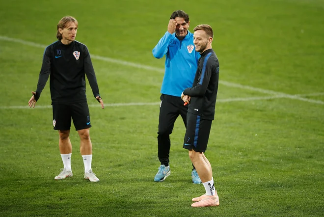 "Selektor Zlatko Dalić je od prvega dne verjel, da lahko naredimo veliko stvar," je povedal sogovornik Luka Milanović. Ob Daliću sta na fotografiji še Luka Modrić in Ivan Rakitić. FOTO: Reuters