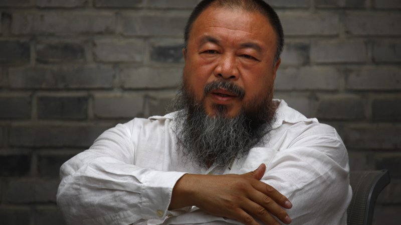 Fotografija: Ves denar od prodaje mask Ai Weiweija bo šel organizacijam Human Rights Watch, Refugees International in Zdravniki brez meja. FOTO: David Gray/Reuters