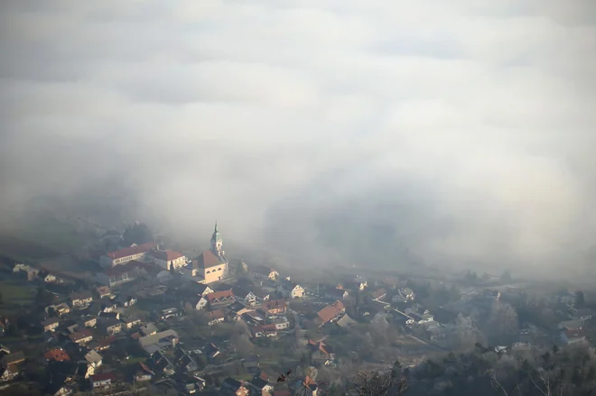 Podjetja lahko šele zdaj postopno prilagodijo poslovanje novim razmeram Foto: Jure Eržen/Delo