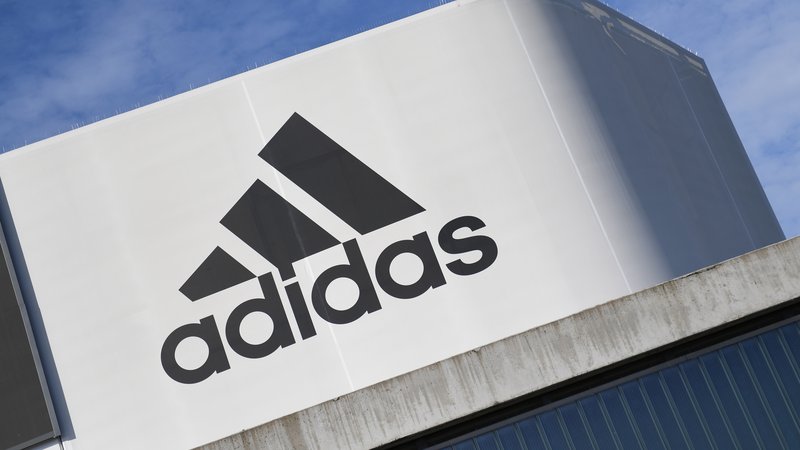 Fotografija: Vrhunski šport v Nemčiji ne predstavljajo le panoge, marveč tudi industrija, ki jo zastopa eden od največjih svetovnih prozivajalcev športne opreme Adidas. V letu 2018 je ustvaril 22 milijard evrov prihodkov. FOTO: Reuters