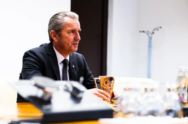 Kljub prevzemu odgovorne funkcije v Švici ostaja vpet v Etino delovanje. FOTO: Matjaž Kosmač&nbsp;