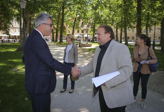 Direktor medijske družbe Delo Andrej Kren in direktor Festivala Ljubljana Darko Brlek. Foto Jože Suhadolnik