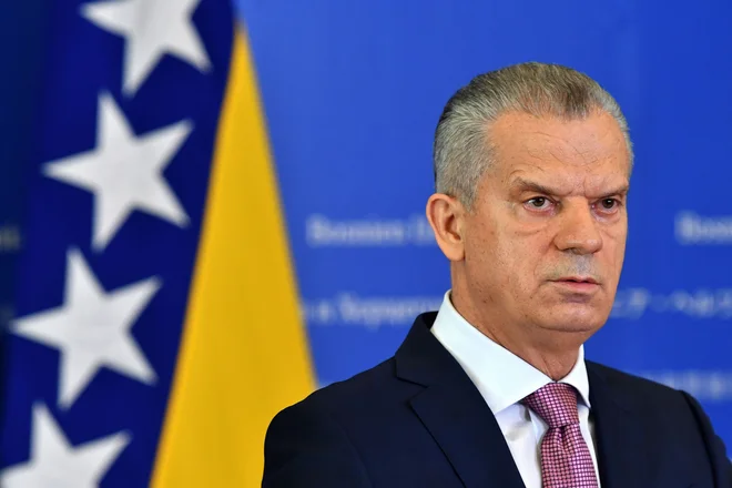 Minister za varnost Bosne in Hercegovine Fahrudin Radončić je danes na novinarski konferenci sporočil svojo odločitev, da odstopa s spoložaja. FOTO: Elvis Barukcic/AFP