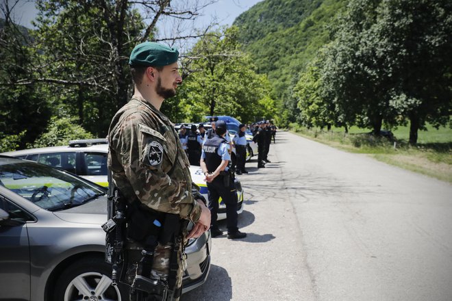 Nekaj dni bo na slovensko-hrvaški meji preko 1000 policistov. Foto Uroš Hočevar