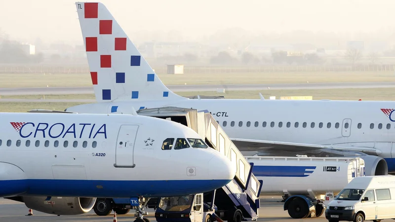 Fotografija: Ekonomija obsega je ključna v letalski industriji. Zadostne ekonomije obsega ni imela ne Adria Airways in je nima niti Croatia Airlines, ki živi le zaradi državne podpore. Foto: Cropix