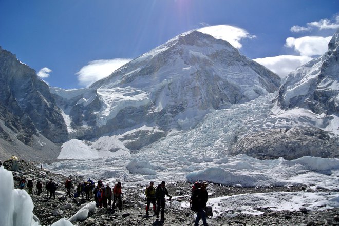 Vrhovi najvišjih gora na svetu bodo gole skale. FOTO: Phurba Tenjing Sherpa/Reuters
