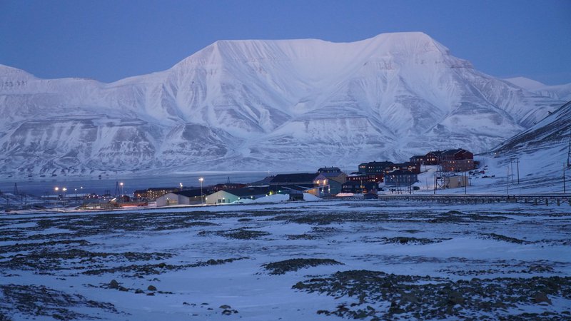 Fotografija: Mestece Longyearbyen ima okrog 2100 stalnih prebivalcev. FOTO: Riccardo Gangale/Globalna semenska banka