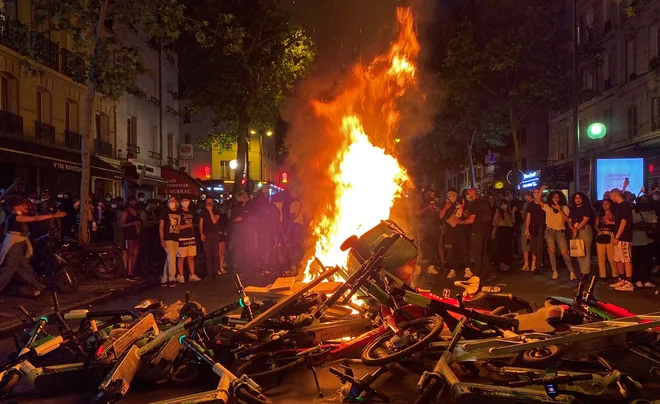 Protesti v Parizu proti rasizmu in policijskemu nasilju. FOTO:&nbsp;Mohammad Ghannam/AFP