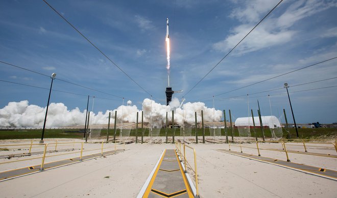 SpaceX je Ameriki prinesel novo povezavo posadke z veseoljem. FOTO: Bill Ingalls/Nasa/AFP
