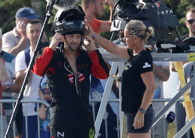 Zapata je pred poletom ocenil, da bo za polet iz Calaisa na severovzhodu Francije do britanskega pristanišča Dover porabil dvajset minut. FOTO: Pascal Rossignol/Reuters