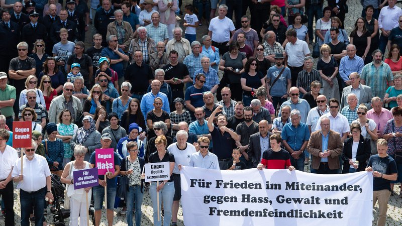Fotografija: Množični zbor po umoru Walterja Lübckeja junija 2019. Foto: AFP