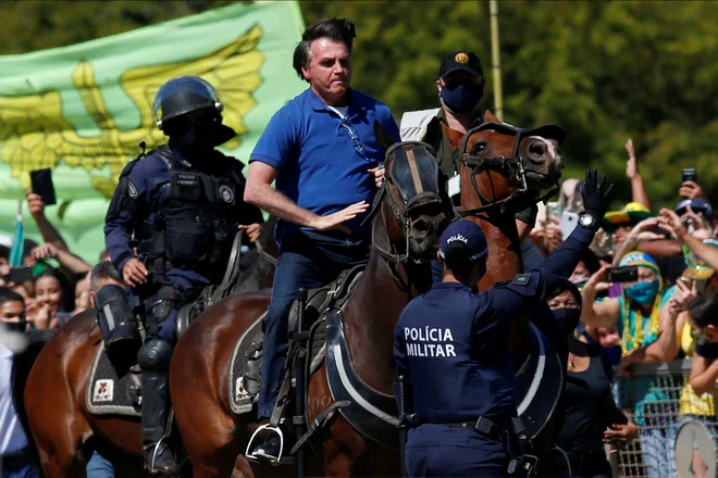 Brazilski predsednik Jair Bolsonaro velja za gorečega nasprotnika uvedbe karantene. FOTO: Reuters