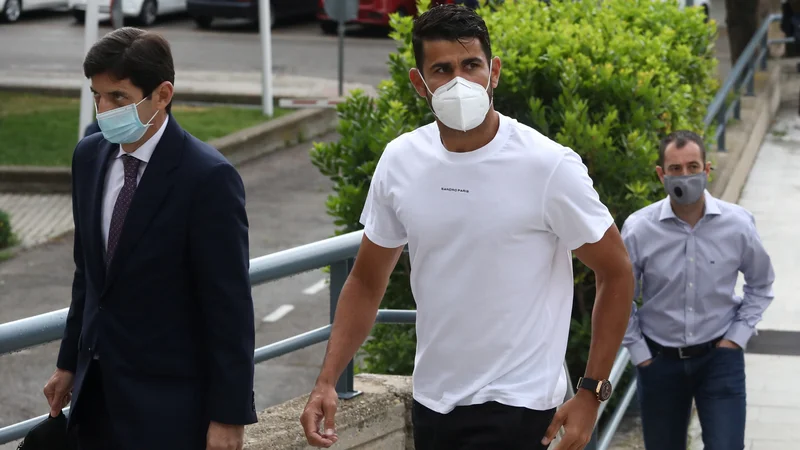 Fotografija: Diego Costa (desno) se je s špansko davčno upravo poravnal in se izognil zaporni kazni. FOTO: Reuters