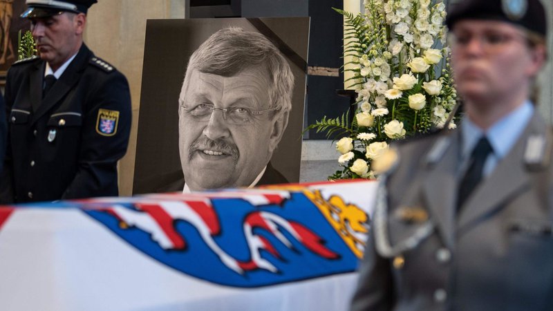 Fotografija: Po desničarskem umoru Walterja Lübckeja se je sovražni govor na spletu proti njemu še kar nadaljeval. FOTO: Sven Pfortner/AFP
