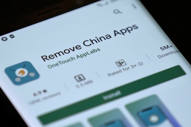Politična indijska aplikacija Remove China Apps naredi točno to, kar obljublja v imenu: odstrani vse aplikacije kitajskega izvora. Foto Reuters