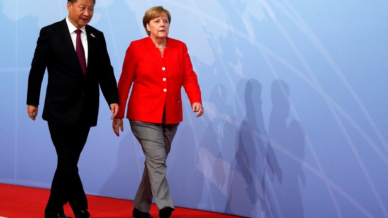 Fotografija: Angela Merkel in Xi Jinping bi se morala spet srečati septembra, a je vrh EU-Kitajska prestavljen. FOTO: Reuters