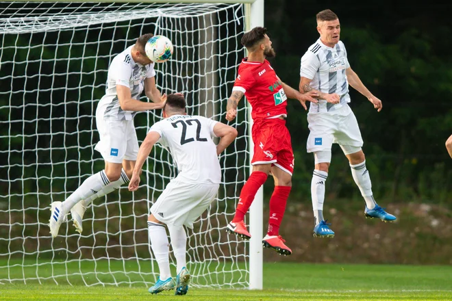 Mura se je v Kidričevem odlično ubranila številnih predložkov in si za torkov polfinalni pokalni dvoboj z Aluminijem okrepila samozavest. FOTO: Sobotainfo