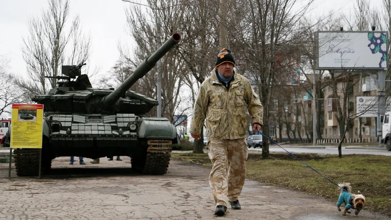 Fotografija: Zaradi pandemije so na jugovzhodu Ukrajine zamrli resni pogovori o reševanju krize. FOTO: Reuters