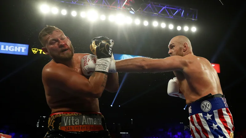 Fotografija: Tom Schwarz (levo) se junija lani ni dolgo upiral Tysonu Furyju. FOTO: Mike Segar/Reuters