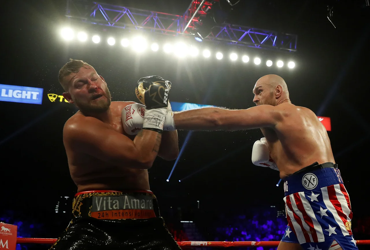 Fotografija: Tom Schwarz (levo) se junija lani ni dolgo upiral Tysonu Furyju. FOTO: Mike Segar/Reuters