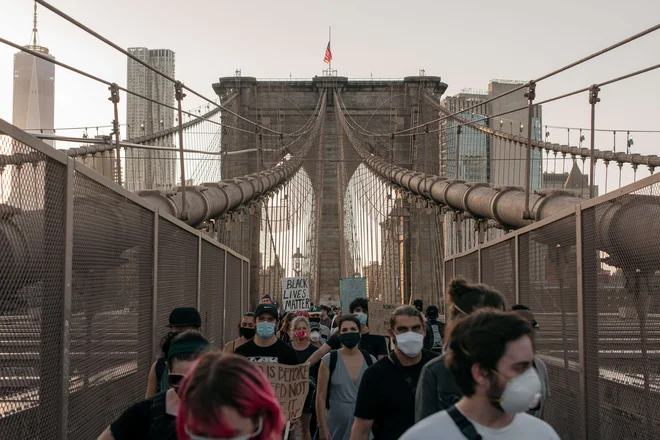 Protest na Brooklynskem mostu v New Yorku. FOTO: Scott Heins/Getty Images/AFP